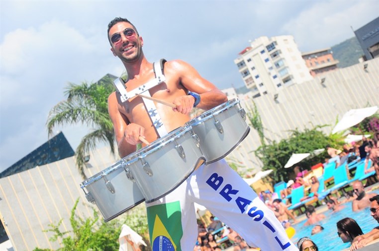 Cyan Sunday Club Lets Carnival